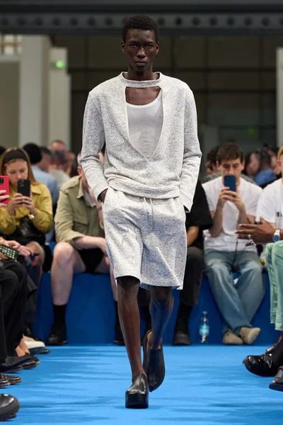 Look 3